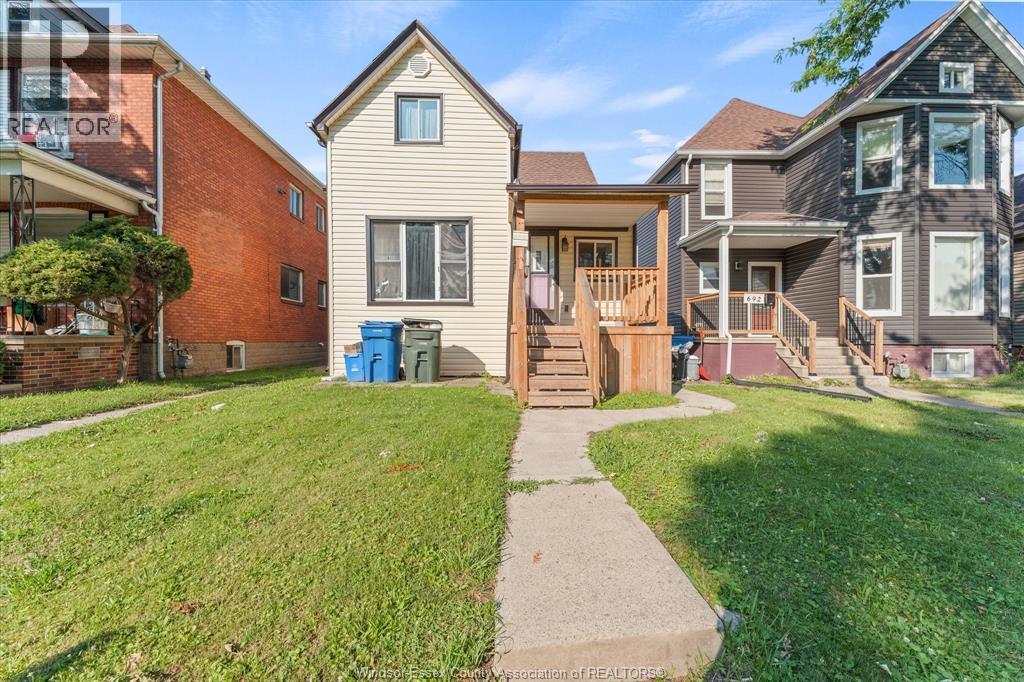686 Church Street, Windsor — primary photograph