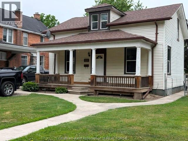 303 Wellington Street, Chatham — primary photograph