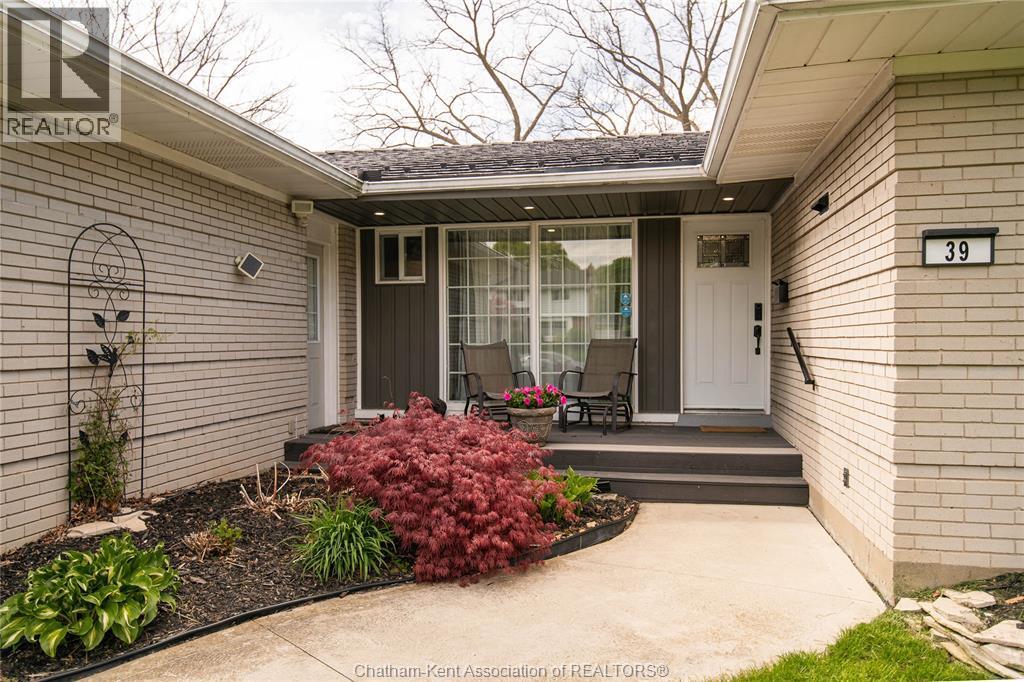 39 Chippewa Drive, Chatham — photograph 2