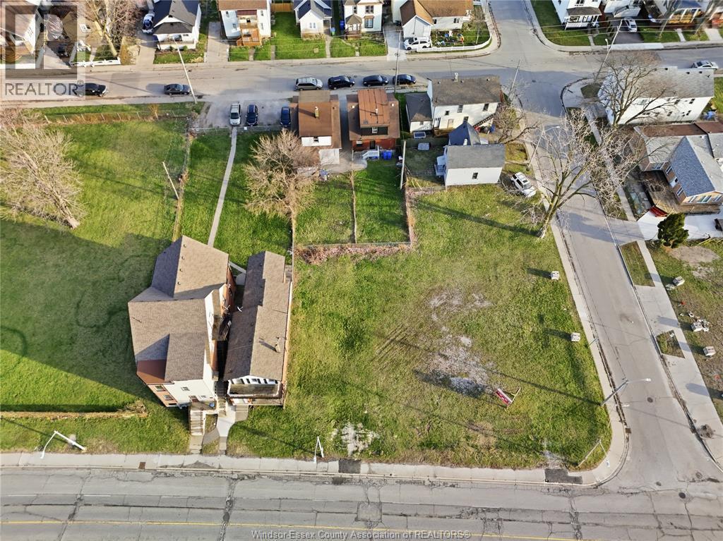 819-829 Riverside Avenue, Windsor — photograph 2