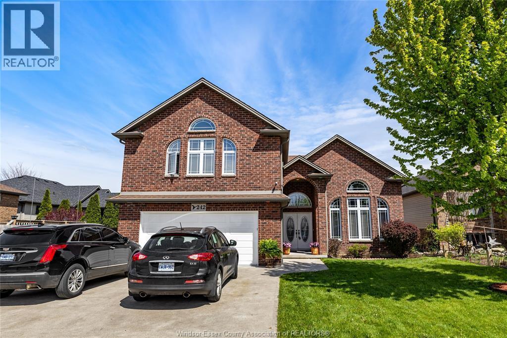 5-bedroom Single Family at 242 Donald Crescent, Belle River — photograph 2