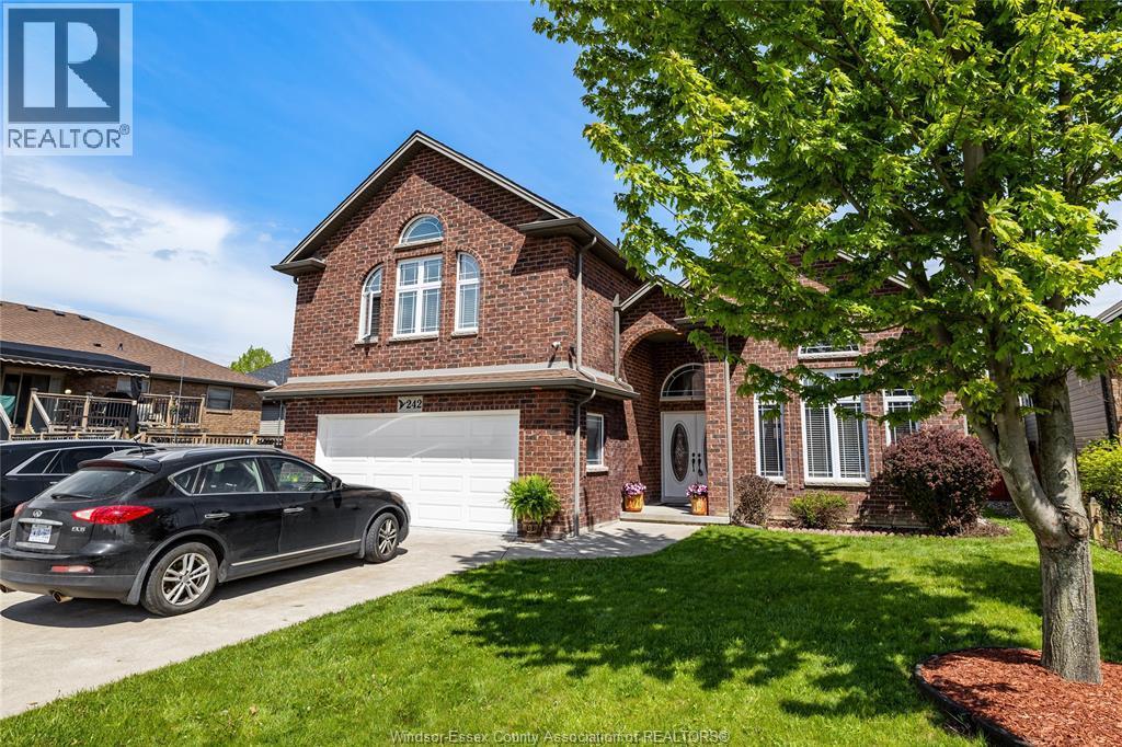5-bedroom Single Family at 242 Donald Crescent, Belle River — photograph 3