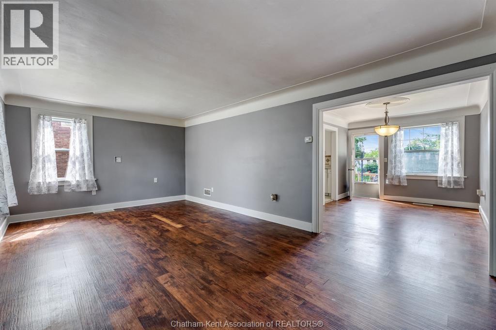4-bedroom Single Family at 74 Marlborough Street, Leamington — photograph 2