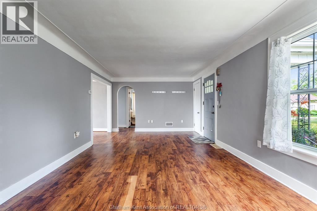 4-bedroom Single Family at 74 Marlborough Street, Leamington — photograph 3