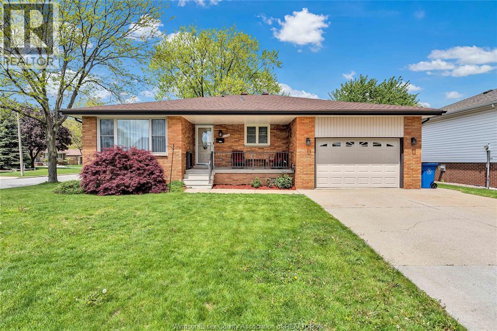 5120 Iris Place, Windsor — primary photograph