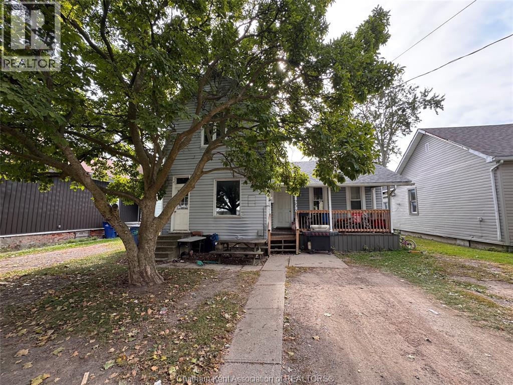 4-bedroom Single Family at 254 Park Street, Chatham — photograph 2