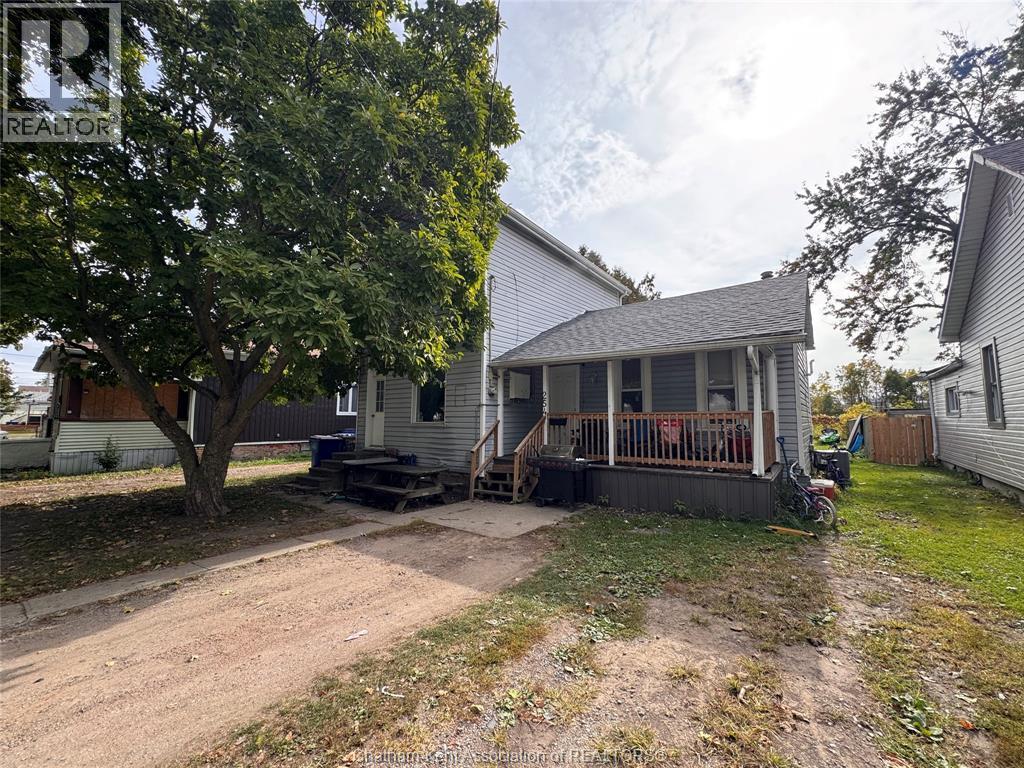 Single Family — 254 Park Street, Chatham, Ontario