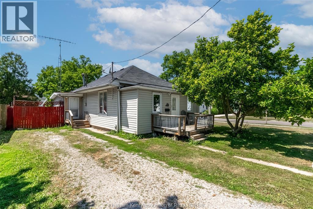 3-bedroom Single Family at 252 Wellington Street, Chatham — primary photograph