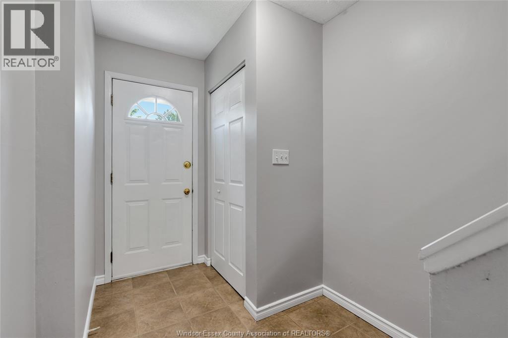 6732 Roseville Garden Drive, Windsor — photograph 2