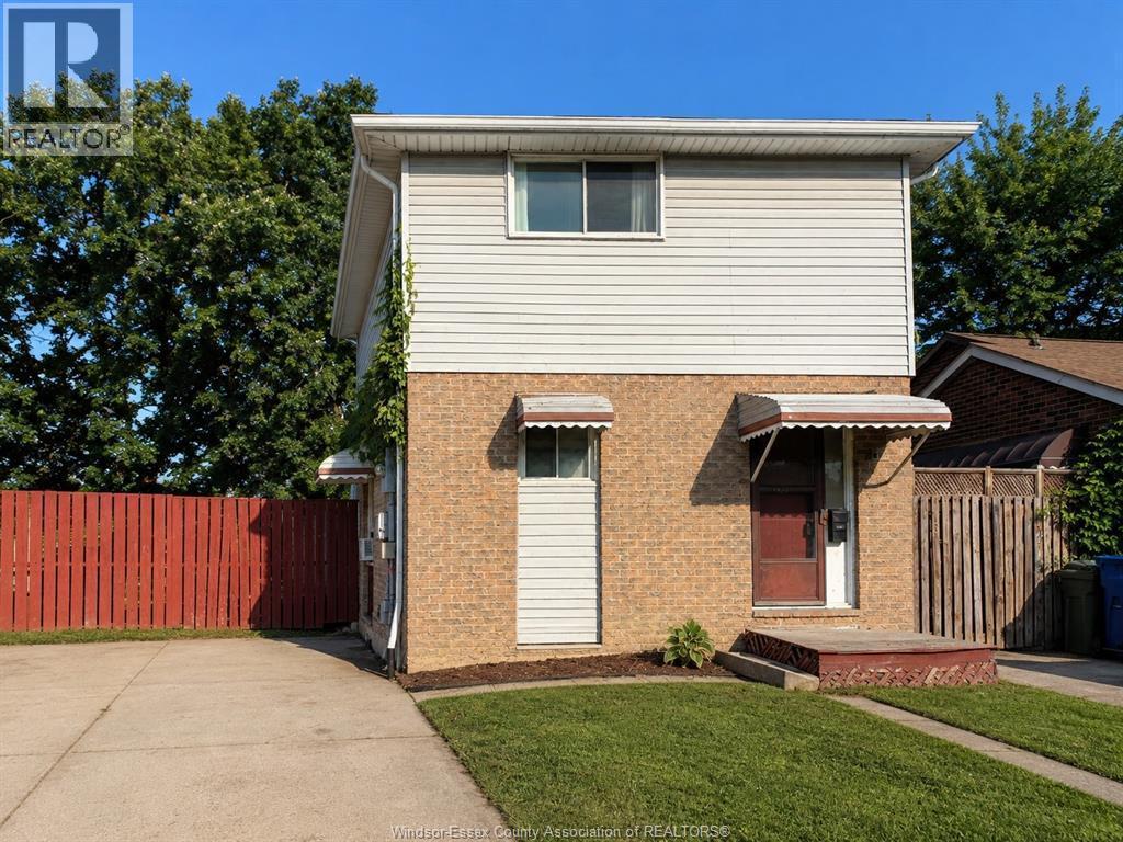 1110 Abbey Court, Windsor — primary photograph