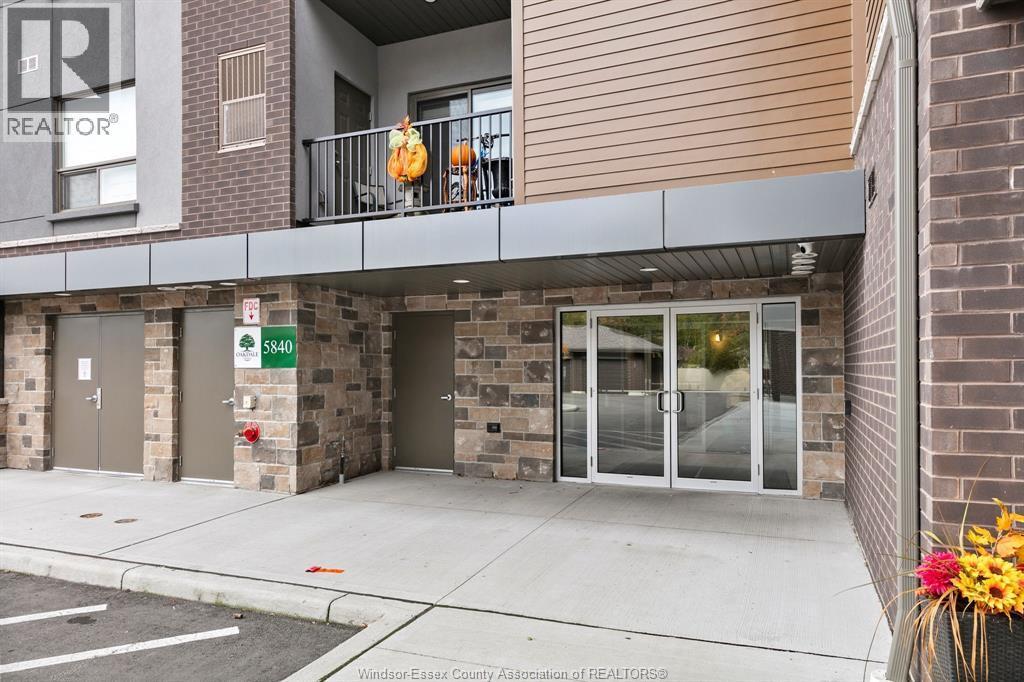 5840 Newman #318, LaSalle — photograph 3