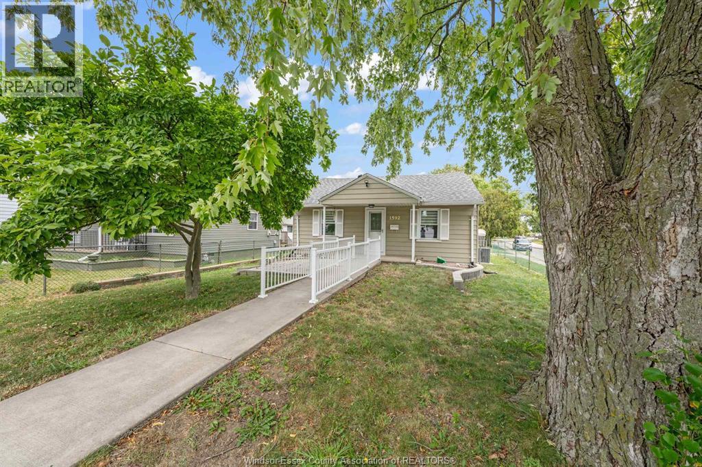 Single Family — 1592 Prince Road, Windsor, Ontario