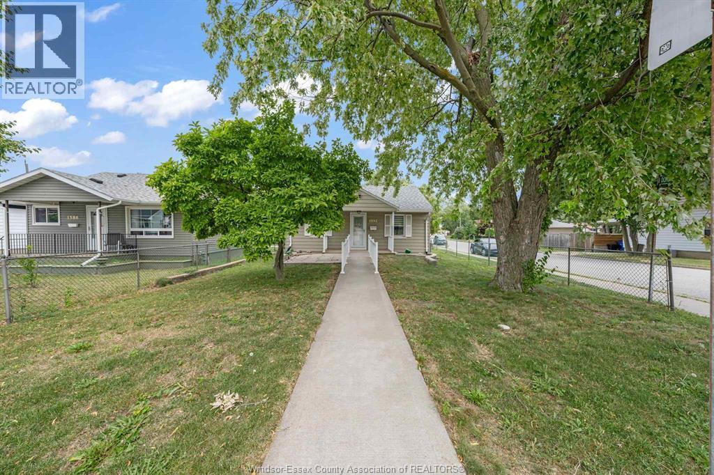 1592 Prince Road, Windsor — photograph 2