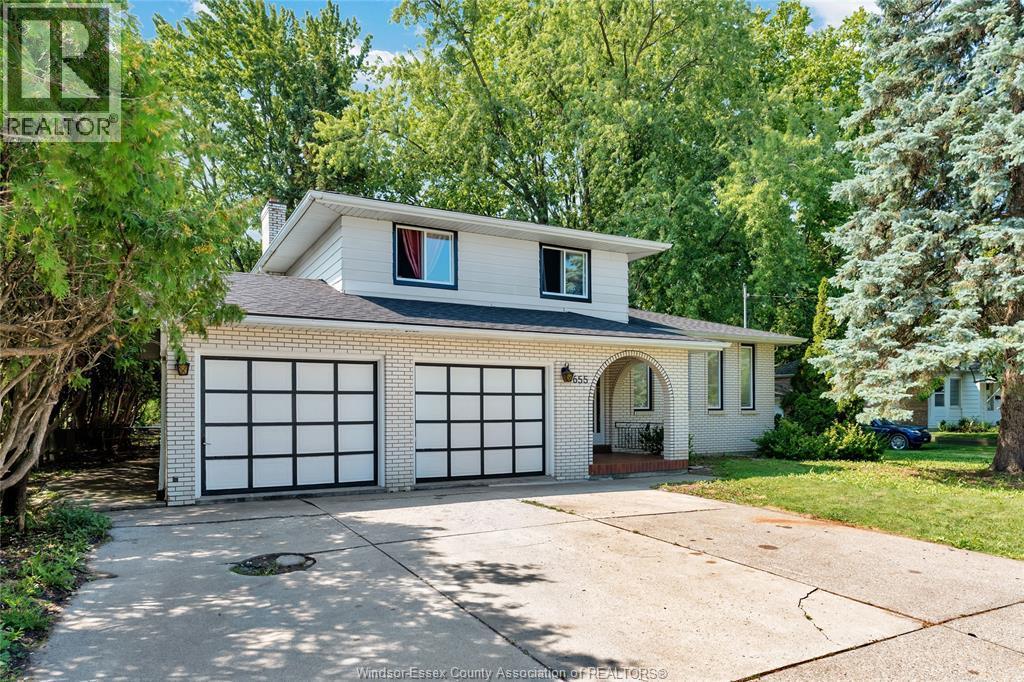 655 Roseland Drive, Windsor — primary photograph