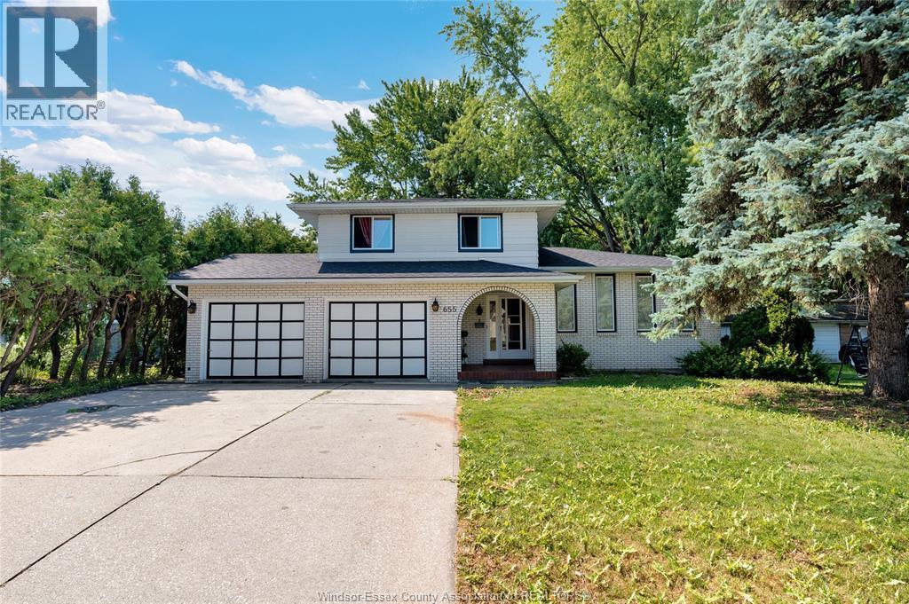 655 Roseland Drive, Windsor — photograph 2