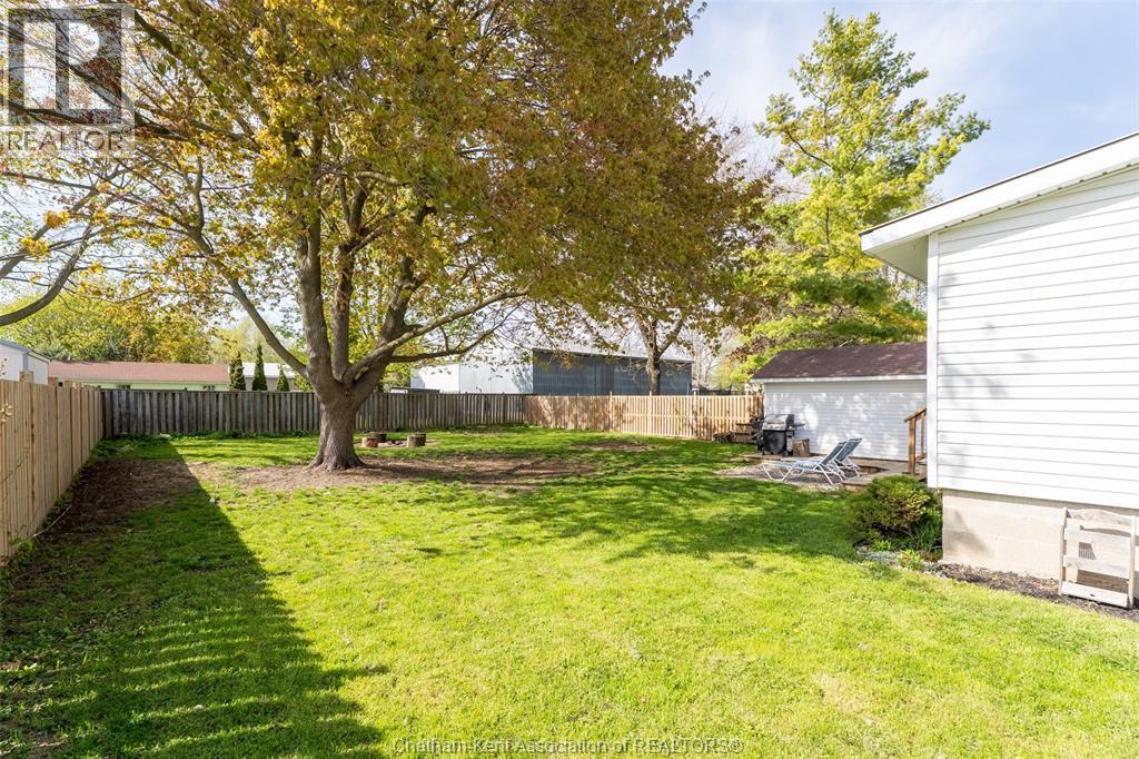 128 Elizabeth Street, Thamesville — photograph 3