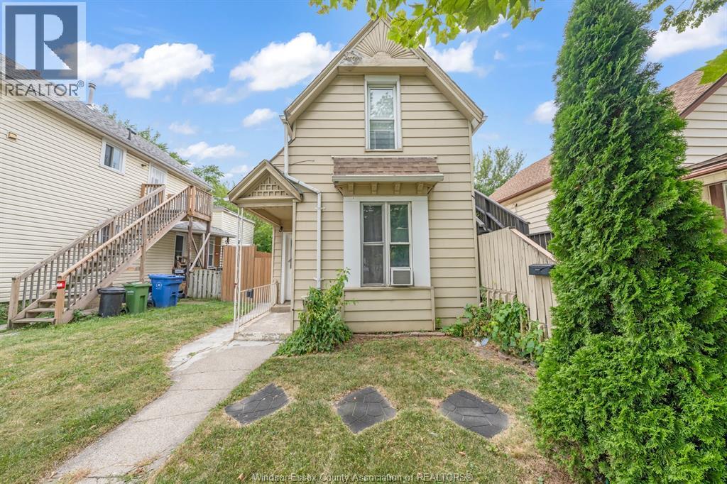 253 Curry Avenue, Windsor — photograph 2