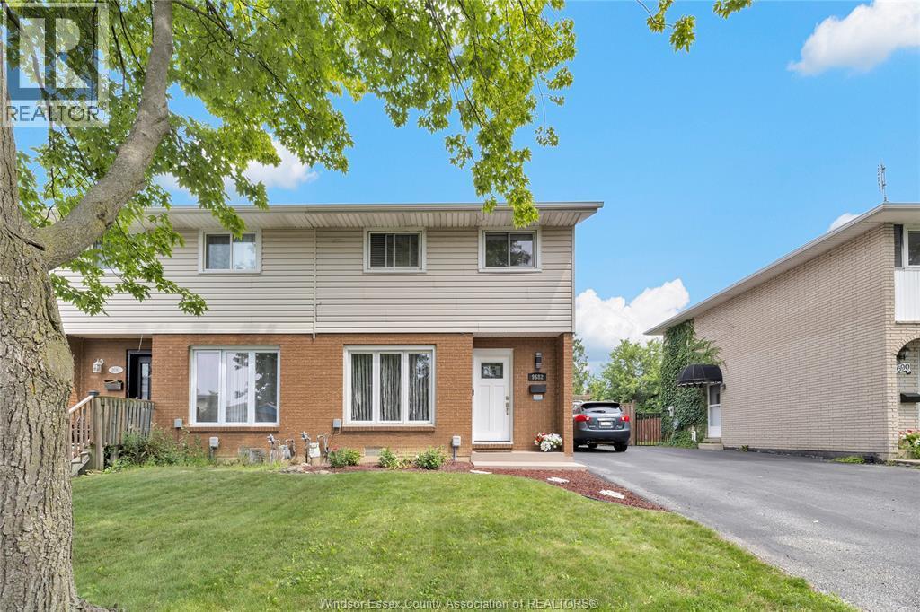 9682 Lynngrove Crescent, Windsor — primary photograph