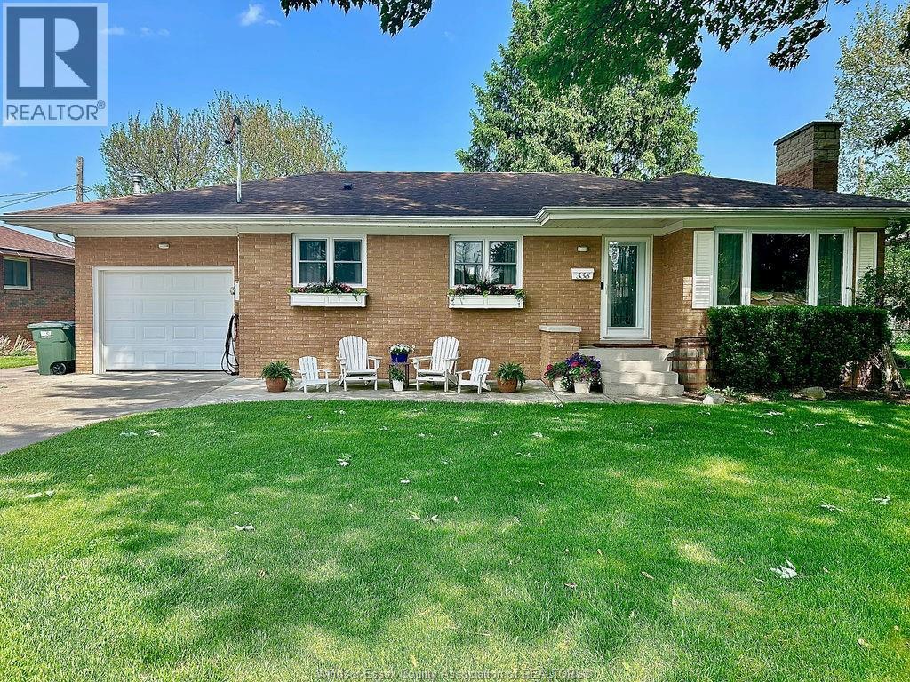 338 Barry Avenue, Tecumseh — primary photograph