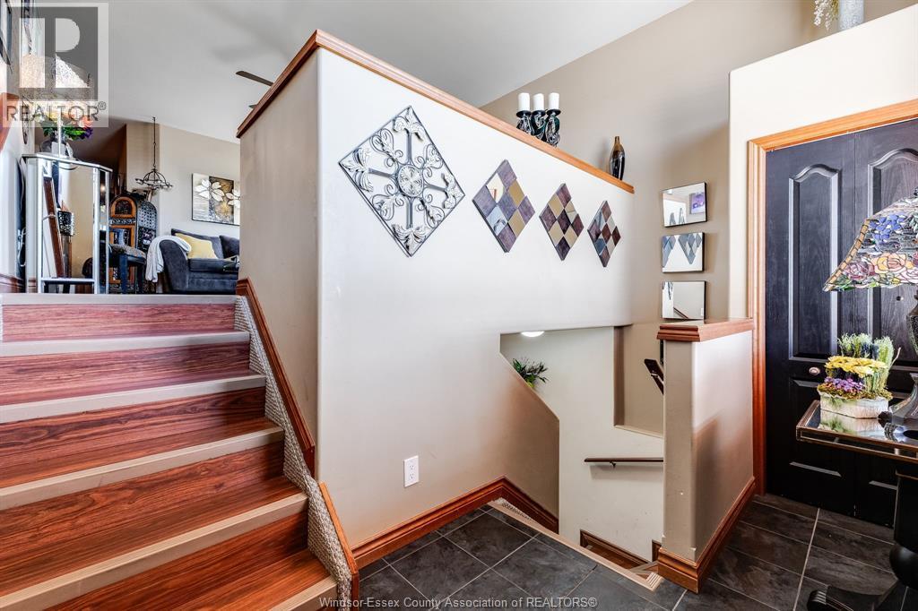 4-bedroom Single Family at 420 Marla Crescent, Lakeshore — photograph 3