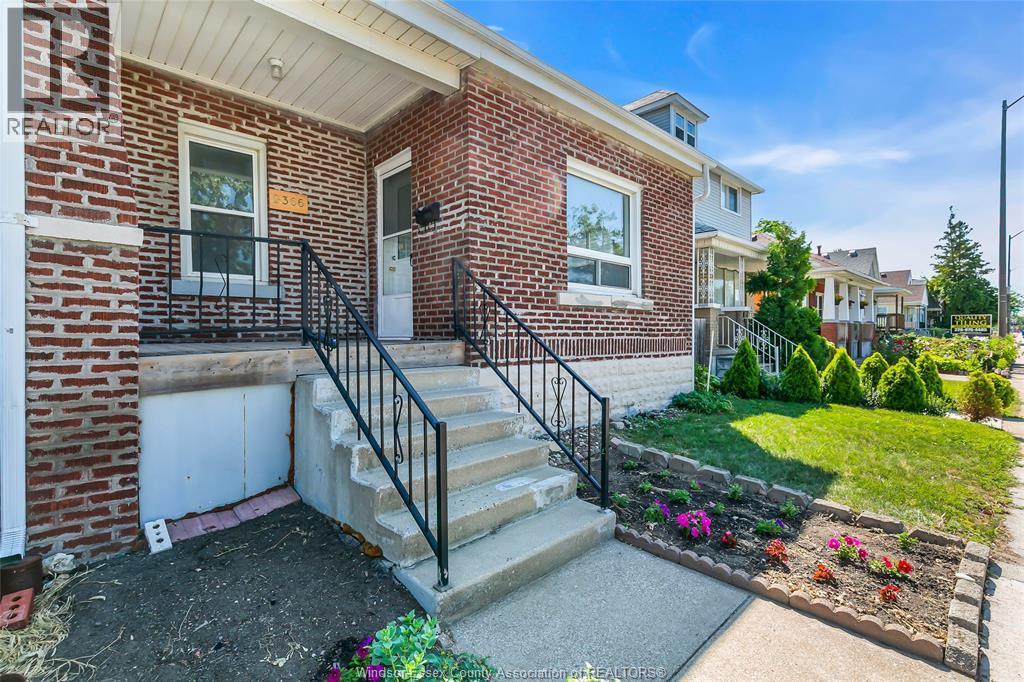 2366 Howard, Windsor — photograph 3