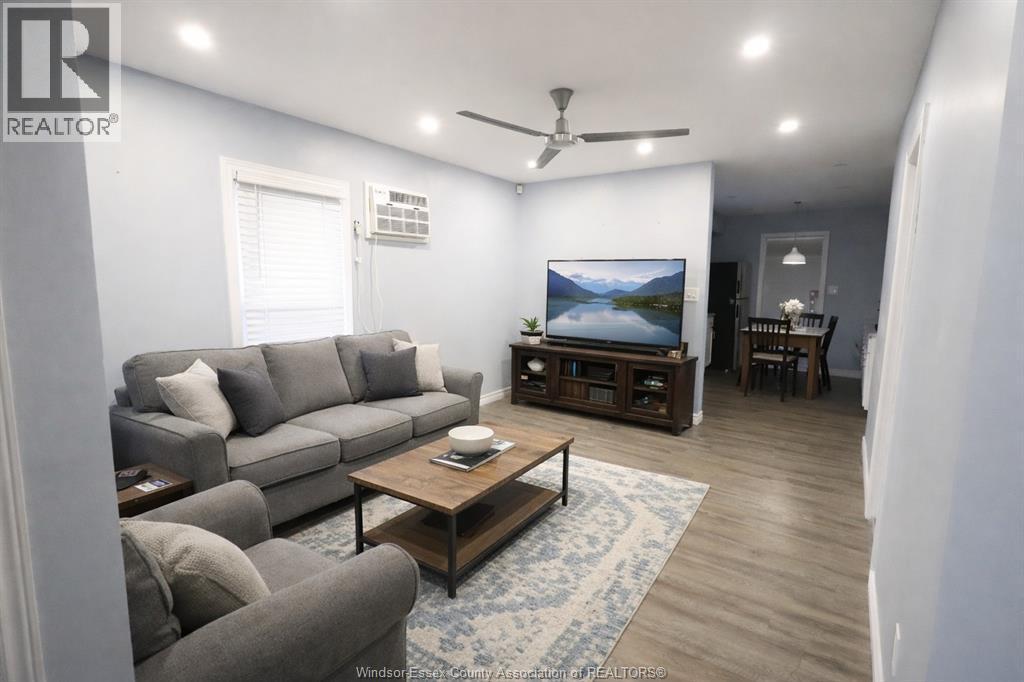 817 Chatham Street, Windsor — photograph 3