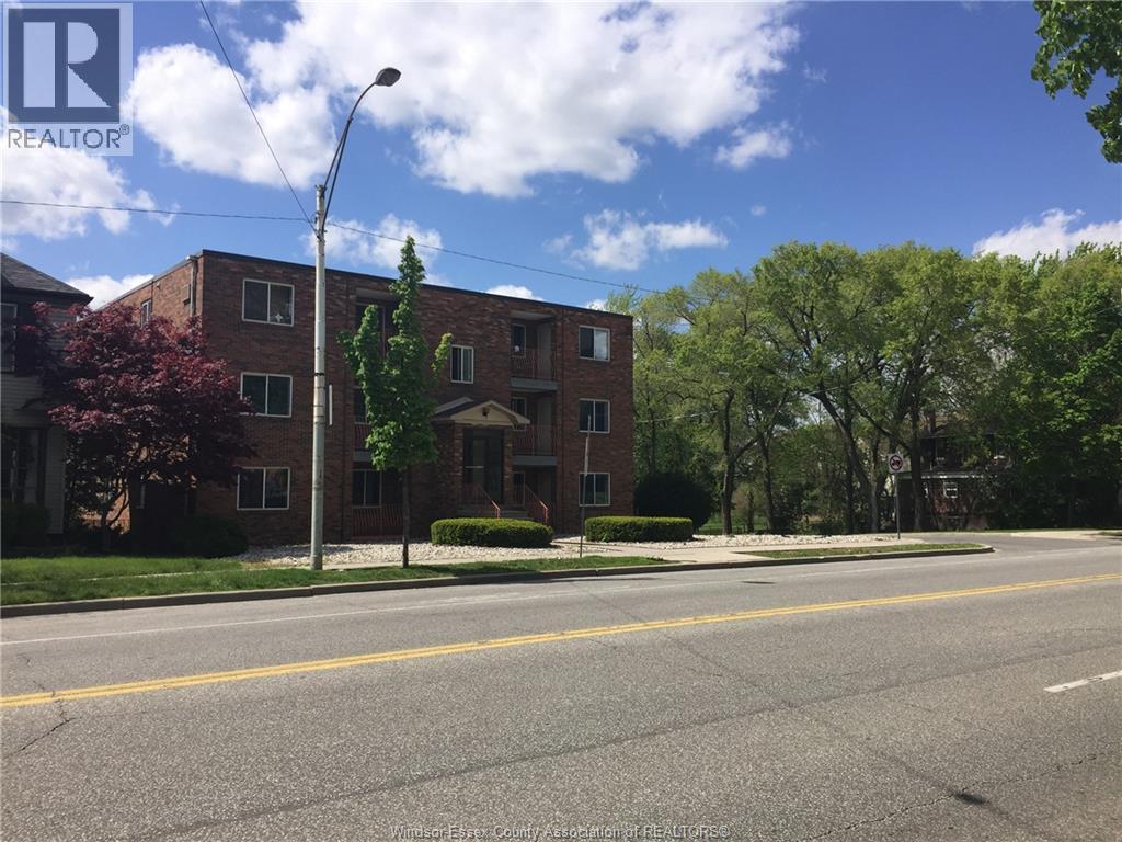 Multi-family — 3044 Sandwich, Windsor, Ontario