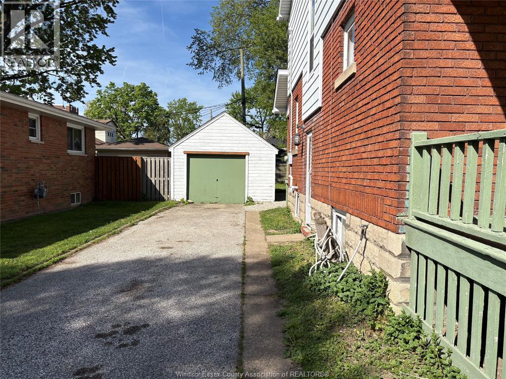 855 Edward, Windsor — photograph 3