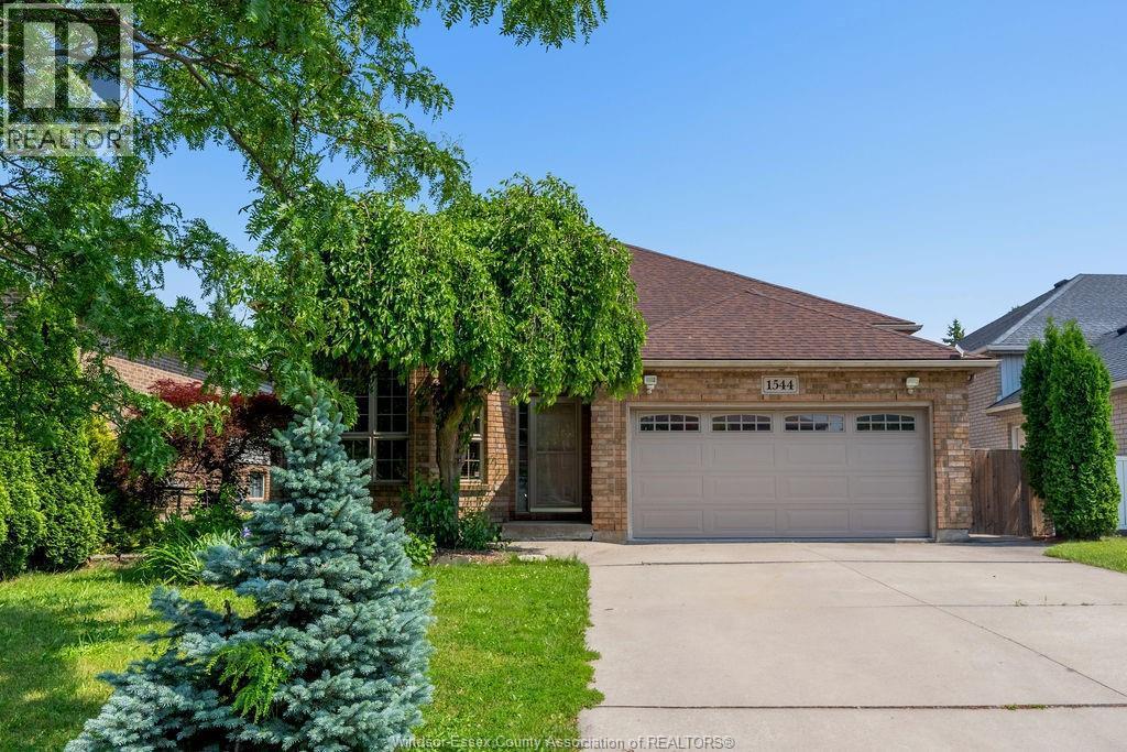 1544 Imperial Crescent, Windsor — photograph 3