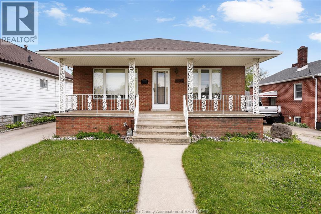 1639 Langlois Avenue, Windsor — photograph 2