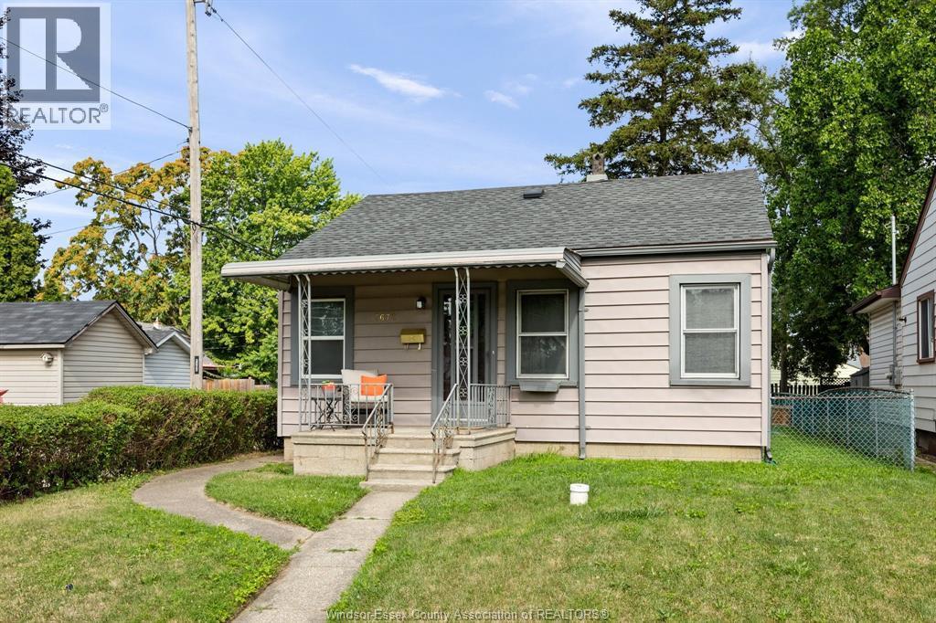 Single Family — 3672 Girardot, Windsor, Ontario