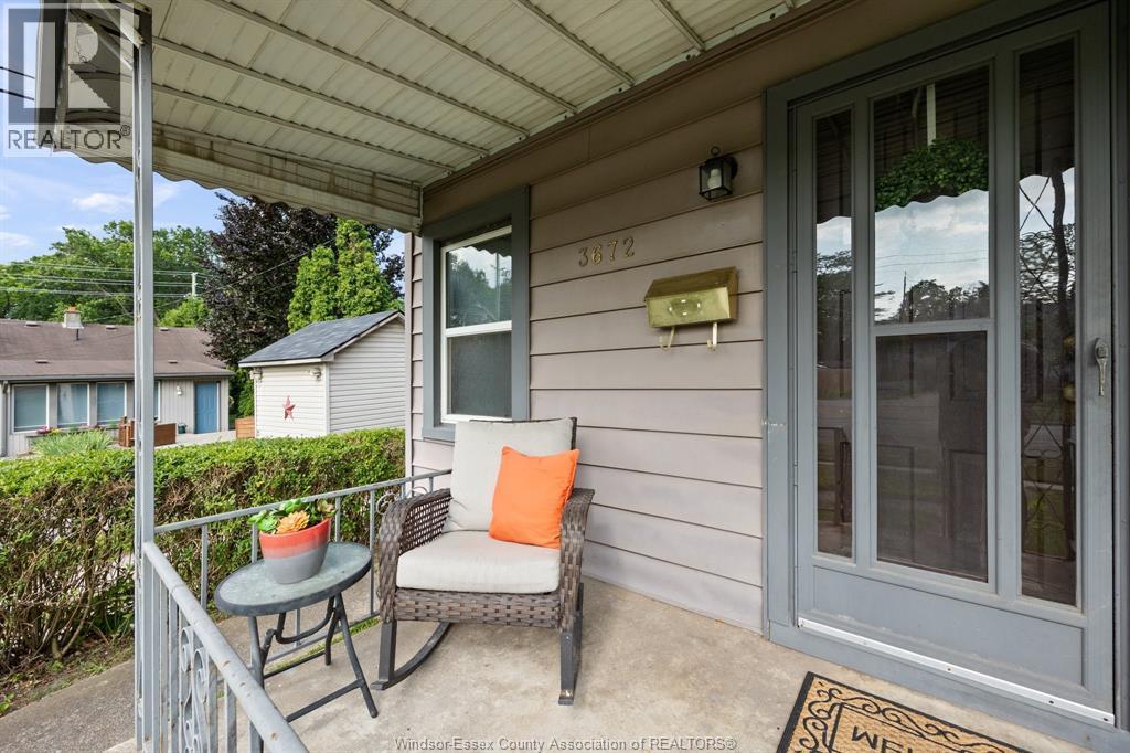3672 Girardot, Windsor — photograph 3