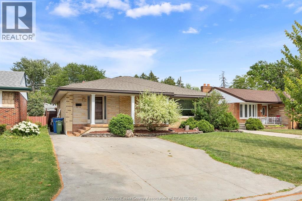 850 Greendale Drive, Windsor — photograph 2