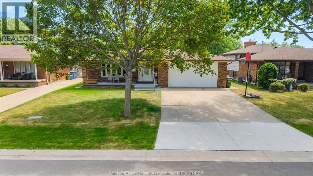 386 Woodridge, Tecumseh — photograph 2