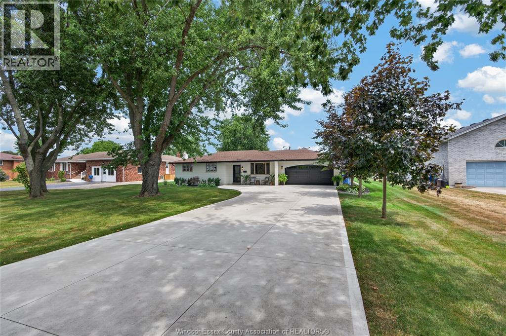 4-bedroom Single Family at 1579 Front Road, Amherstburg — photograph 3