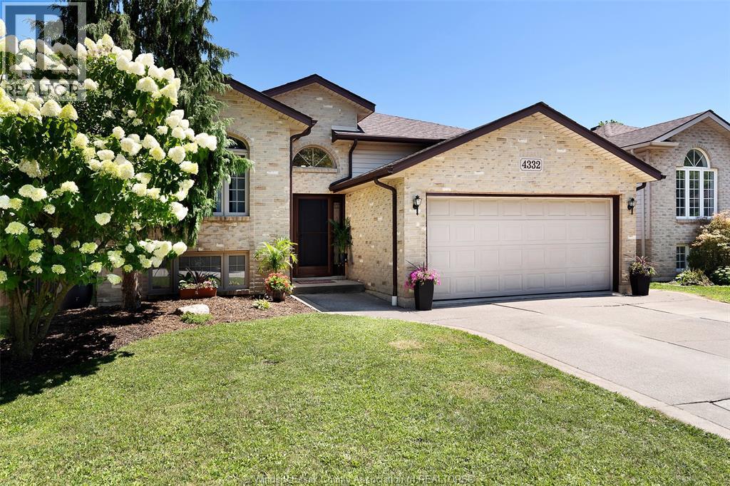 4332 Monterey Court, Windsor — photograph 2