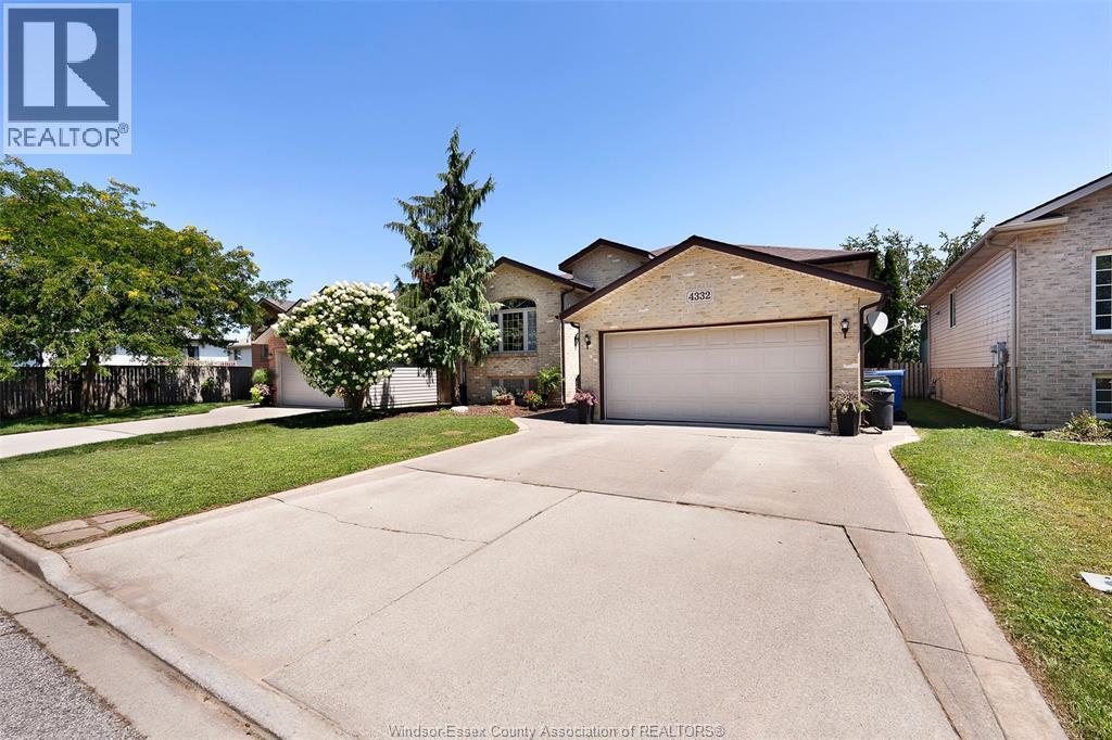 4332 Monterey Court, Windsor — photograph 3