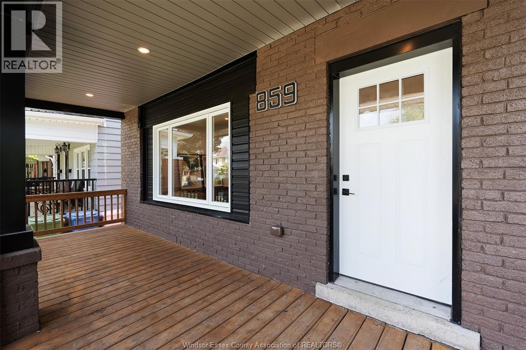 859 Moy Avenue, Windsor — photograph 3