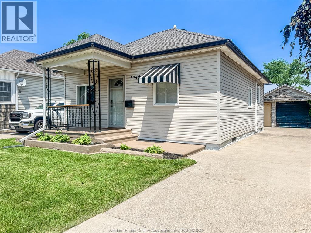 1044 Reedmere Road, Windsor — primary photograph