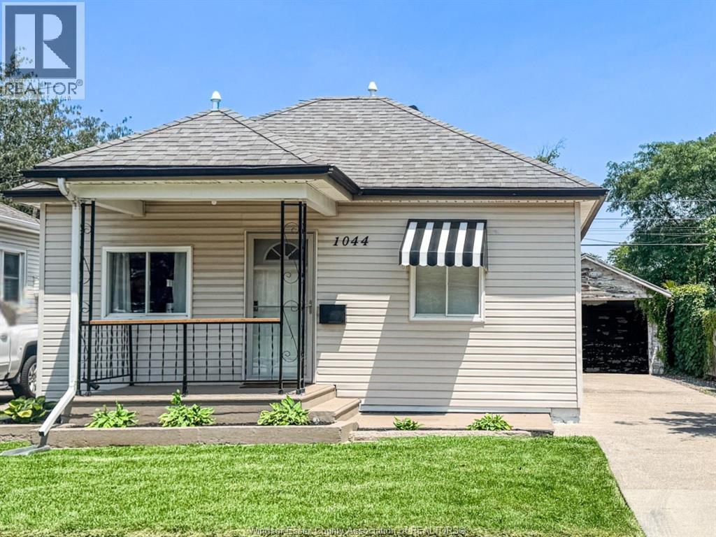 1044 Reedmere Road, Windsor — photograph 2