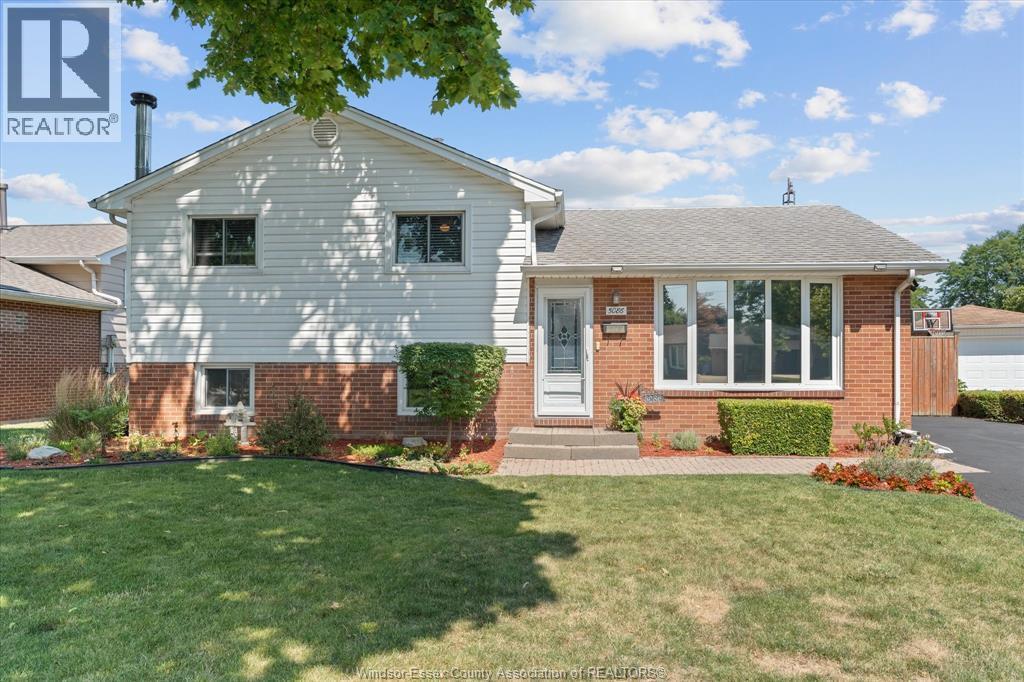 5086 Colbourne Drive, Windsor — primary photograph