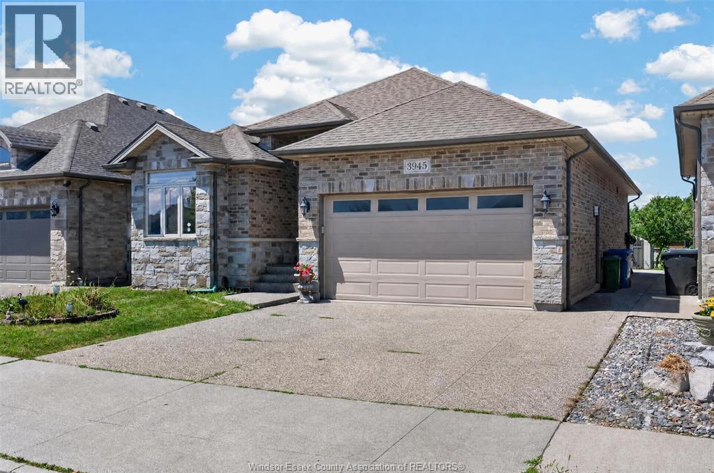3945 Zanzibar Crescent, Windsor — photograph 3