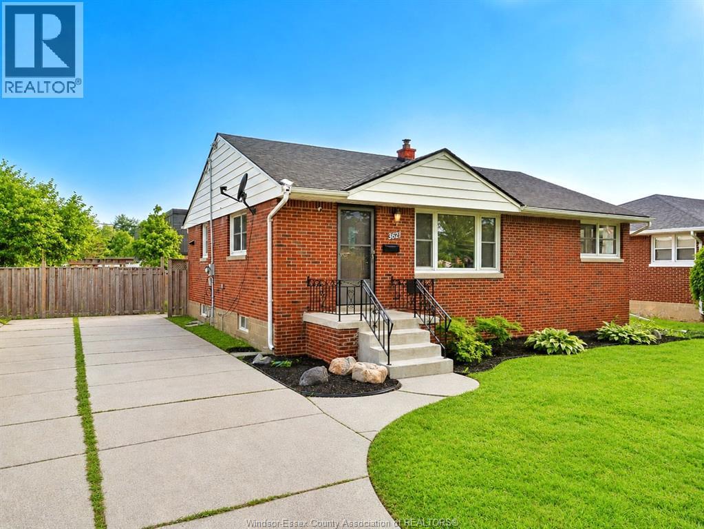 3621 McKay Avenue, Windsor — primary photograph