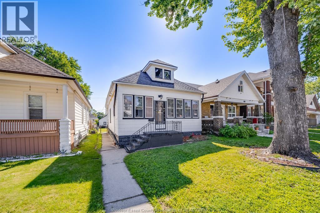 1170 Pierre Avenue, Windsor — photograph 2