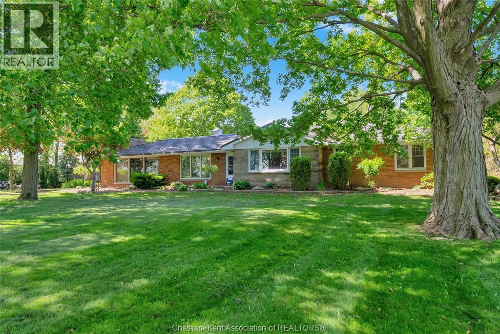 3-bedroom Single Family at 20928 Victoria Road, Ridgetown — photograph 2