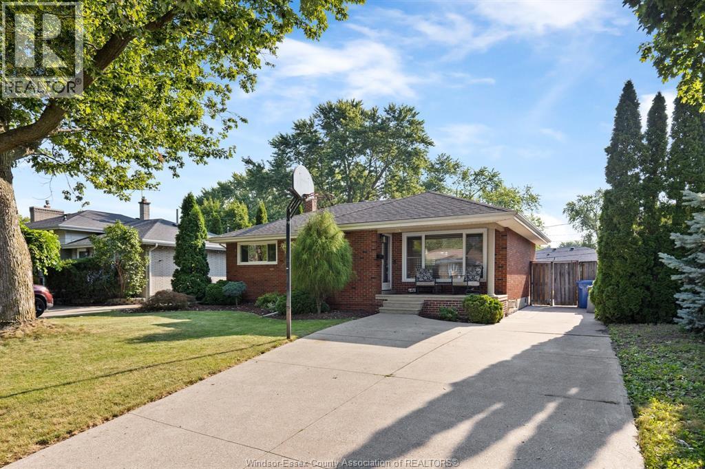 462 Dormar Drive, Windsor — primary photograph