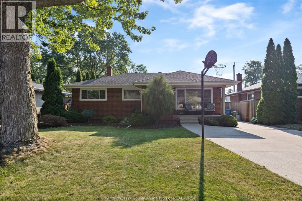 462 Dormar Drive, Windsor — photograph 2