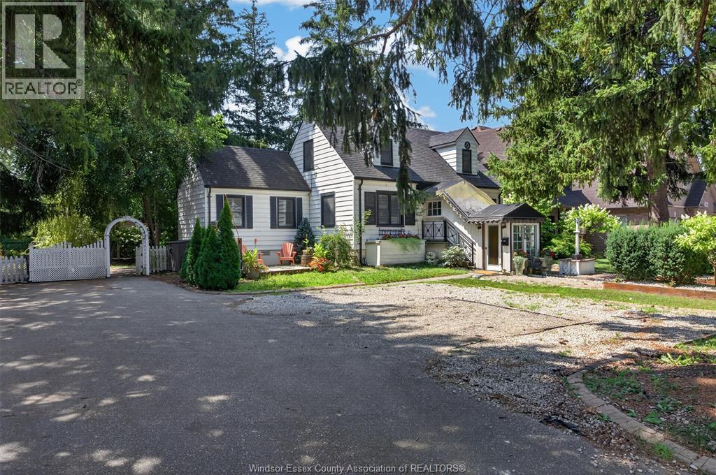 935 Bartlet, Windsor — primary photograph
