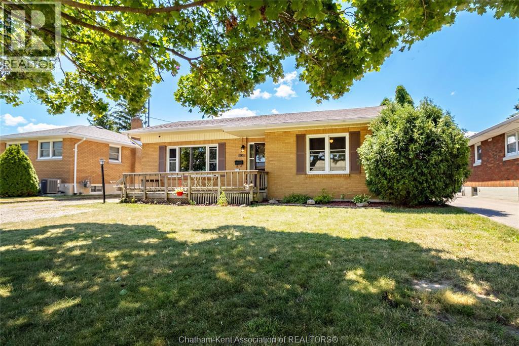 3-bedroom Single Family at 30 Galbraith Street, Chatham — photograph 2