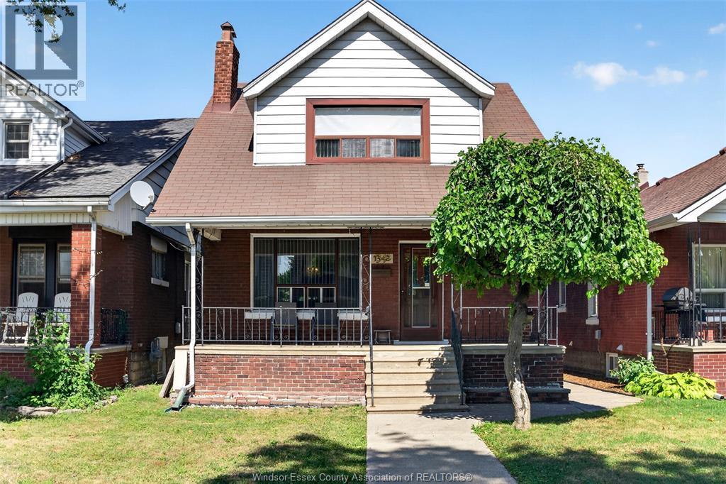 1342 Hall Avenue, Windsor — photograph 2